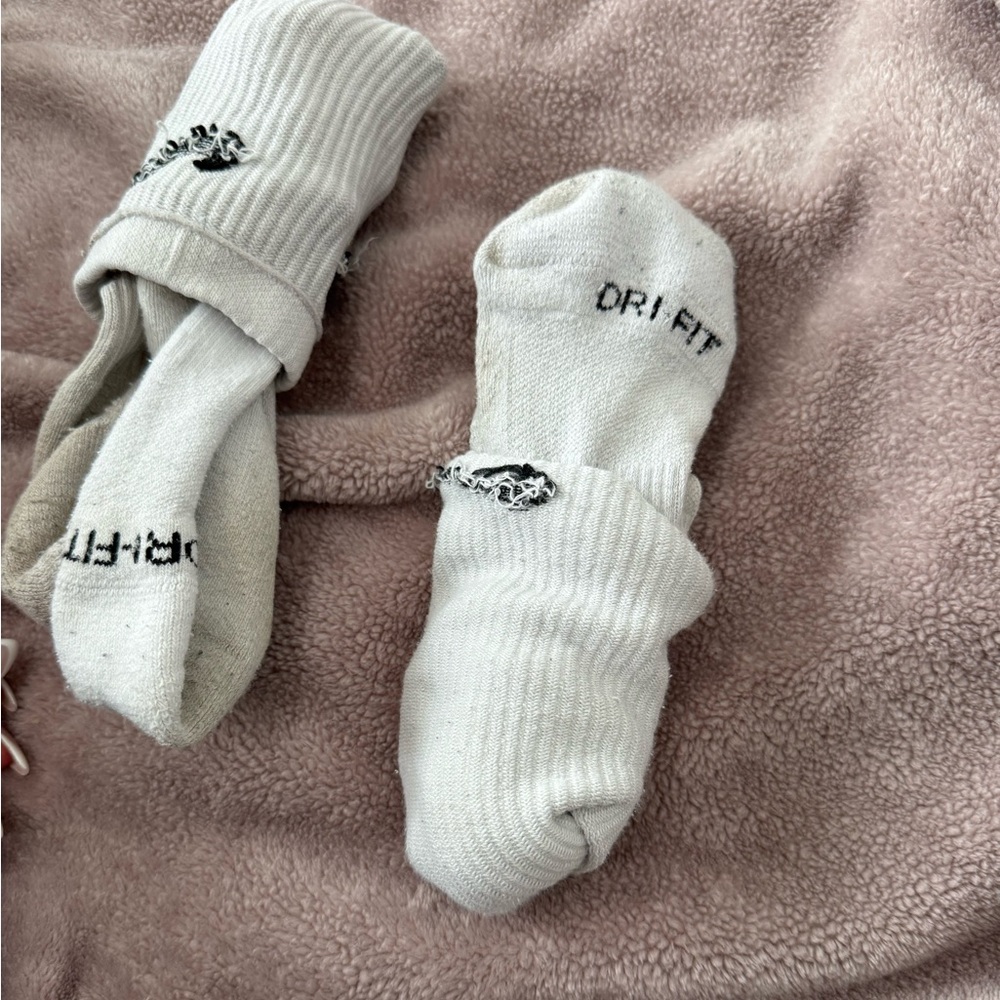 Nike Dri-FIT White Crew Socks 2 pairs, alphalete leggings and an oversized t